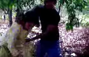 La chatte brésilienne vidéos x porno français chaude et chaude de 19 ans se fait ramoner par Val Dawg