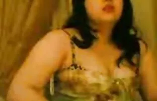 Une salope brune joue avec son gode préféré voir un film porno français